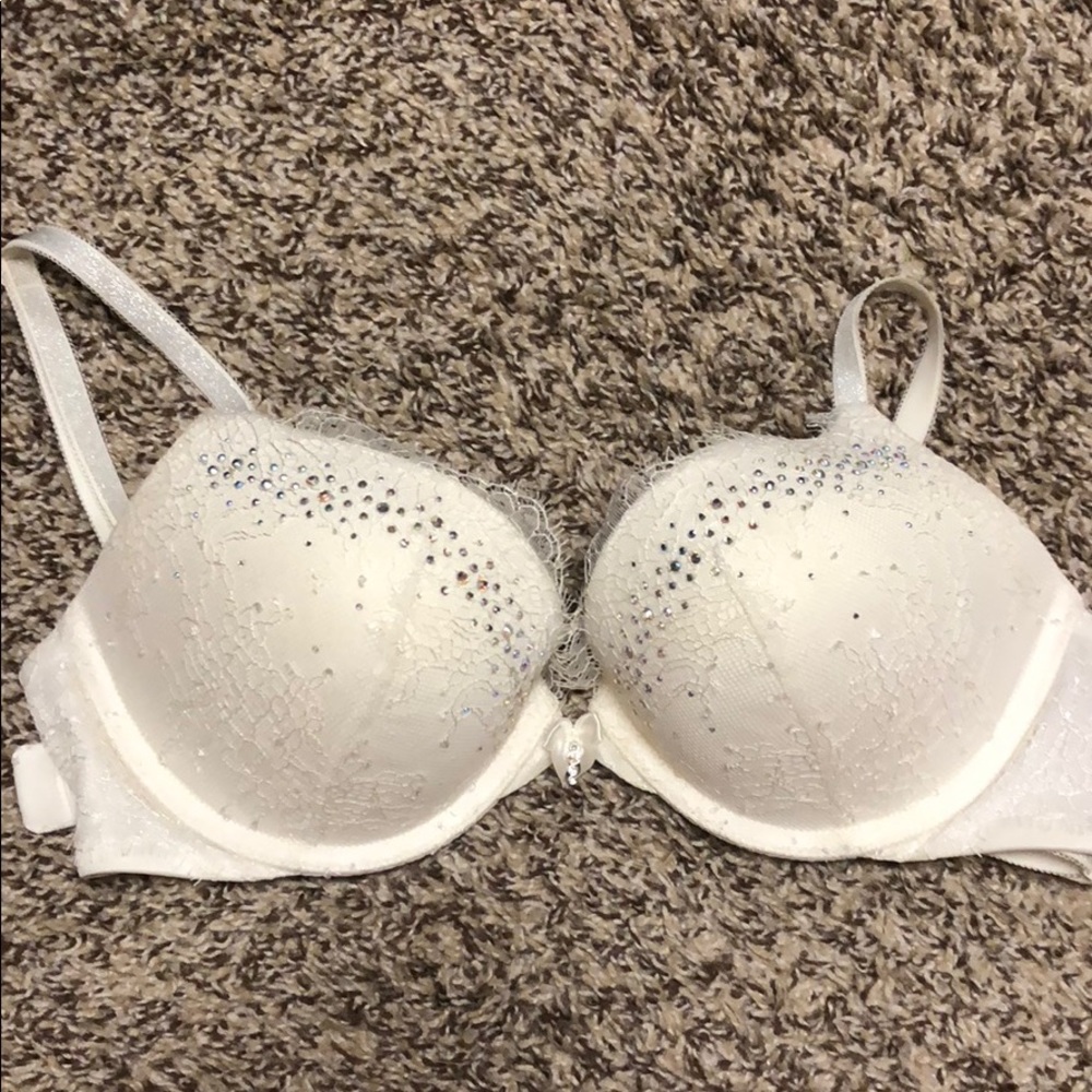 VS white lace bra size 32D